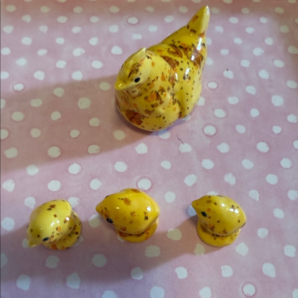 Vintage. Yellow Speckled Ceramic Bird Figurine Set - Home Accents Decor
